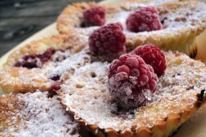 Desert cu sampanie si zmeura