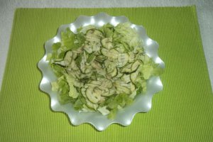 Salata de zucchini cu avocado si lamaie