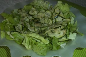 Salata de zucchini cu avocado si lamaie