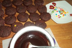 Muffins cu bucati de ciocolata amaruie si Rama mit Butter