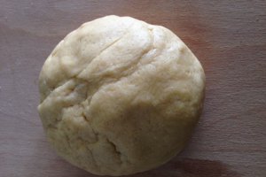 Tarta cu nuci si magiun de prune