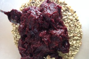 Tarta cu nuci si magiun de prune
