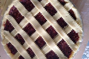 Tarta cu nuci si magiun de prune