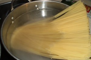 Spaghete cu parmezan si sunca