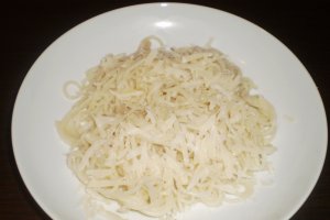 Spaghete cu parmezan si sunca