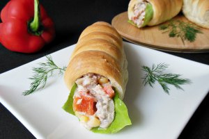 Rulouri cu salata de ciuperci si ton