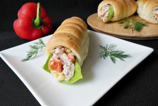 Rulouri cu salata de ciuperci si ton