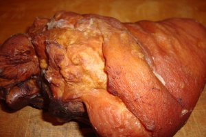 Ciolan de porc cu ierburi aromate