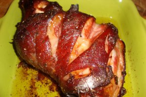 Ciolan de porc cu ierburi aromate