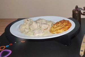 Piept de pui in sos alb cu tarhon