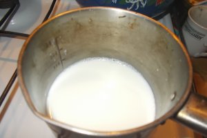 Bautura cu lapte si baton rom