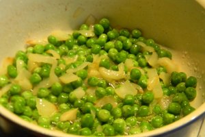 Sandvici cu sunca si mazare verde