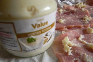 Sandvici cu sunca si mazare verde