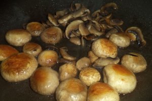 Paste cu sos de branza si ciuperci