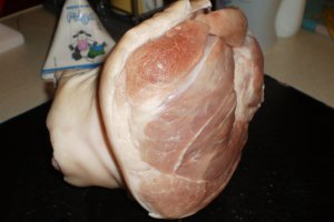 Ciolan de porc neafumat la cuptor
