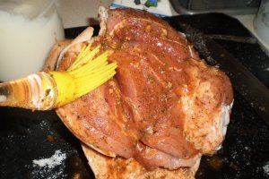 Ciolan de porc neafumat la cuptor