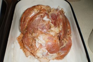 Ciolan de porc neafumat la cuptor