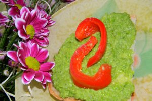 Tartine cu mazare verde