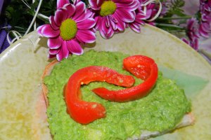 Tartine cu mazare verde