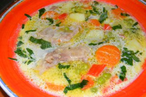 Ciorba de curcan cu mazare si cartofi