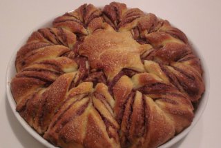 Cozonac floare umplut cu finetti