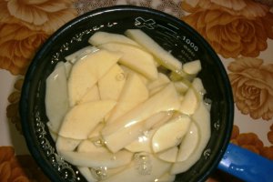 Muschiulet de pui cu piure de cartofi si salata de varza