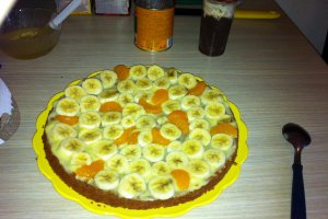 Tort rapid cu budinca, mandarine si banane