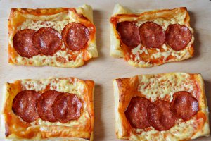 Pizzette din foietaj