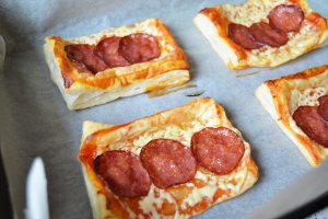 Pizzette din foietaj