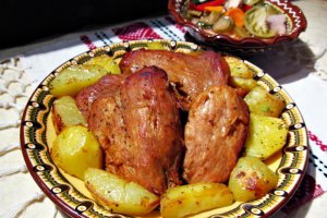 Friptura din carne de porc, macerata in bere neagra