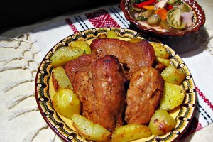 Friptura din carne de porc, macerata in bere neagra