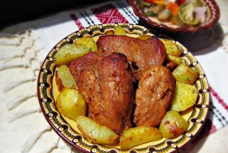 Friptura din carne de porc, macerata in bere neagra