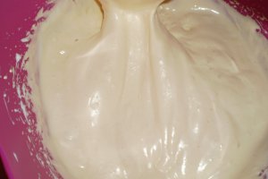 Rulada cu frisca si crema de ciocolata si alune