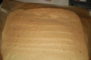 Rulada cu frisca si crema de ciocolata si alune
