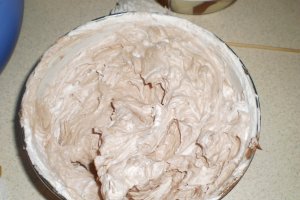 Rulada cu frisca si crema de ciocolata si alune