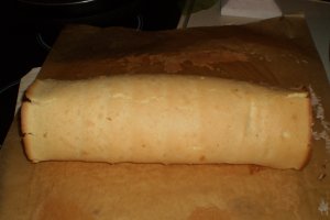 Rulada cu frisca si crema de ciocolata si alune