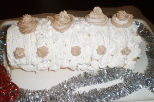 Rulada cu frisca si crema de ciocolata si alune