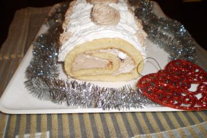 Rulada cu frisca si crema de ciocolata si alune