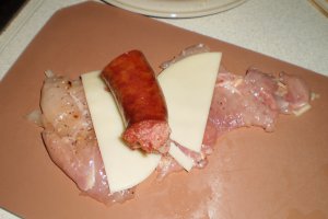 Pulpe dezosate cu cascaval Delaco si carnati de casa afumati