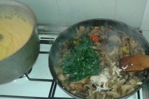 Ciuperci Mixte cu usturoi si pătrunjel