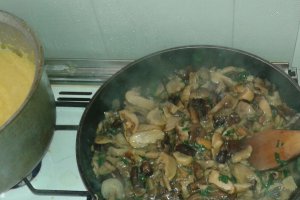 Ciuperci Mixte cu usturoi si pătrunjel