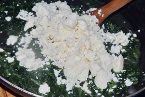 Rulou de pui umplut cu leurda