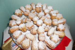 Fursecuri umplute cu crema de ciocolata