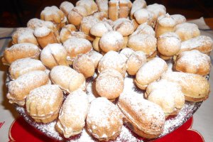 Fursecuri umplute cu crema de ciocolata