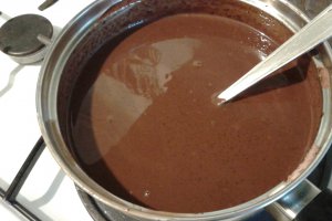 Tort cu creme de ciocolata si crema de visine