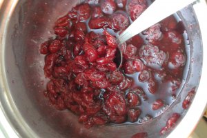 Tort cu creme de ciocolata si crema de visine