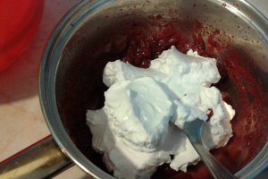 Tort cu creme de ciocolata si crema de visine