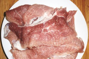 Friptura de porc cu piure de cartofi si castraveciori murati