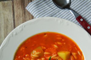 Supa de rosii cu legume si risoni