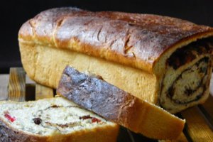 Cozonac de post cu cacao si fructe deshidratate